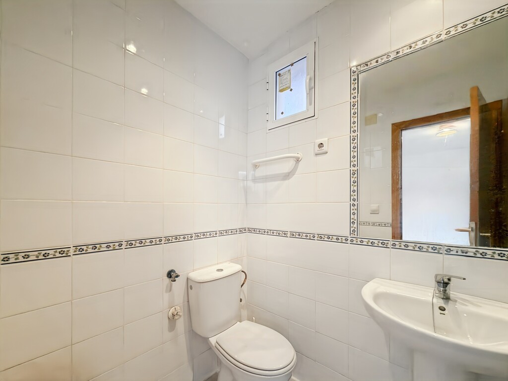 Photo_15_1_8c0b_Easy-Resize.com