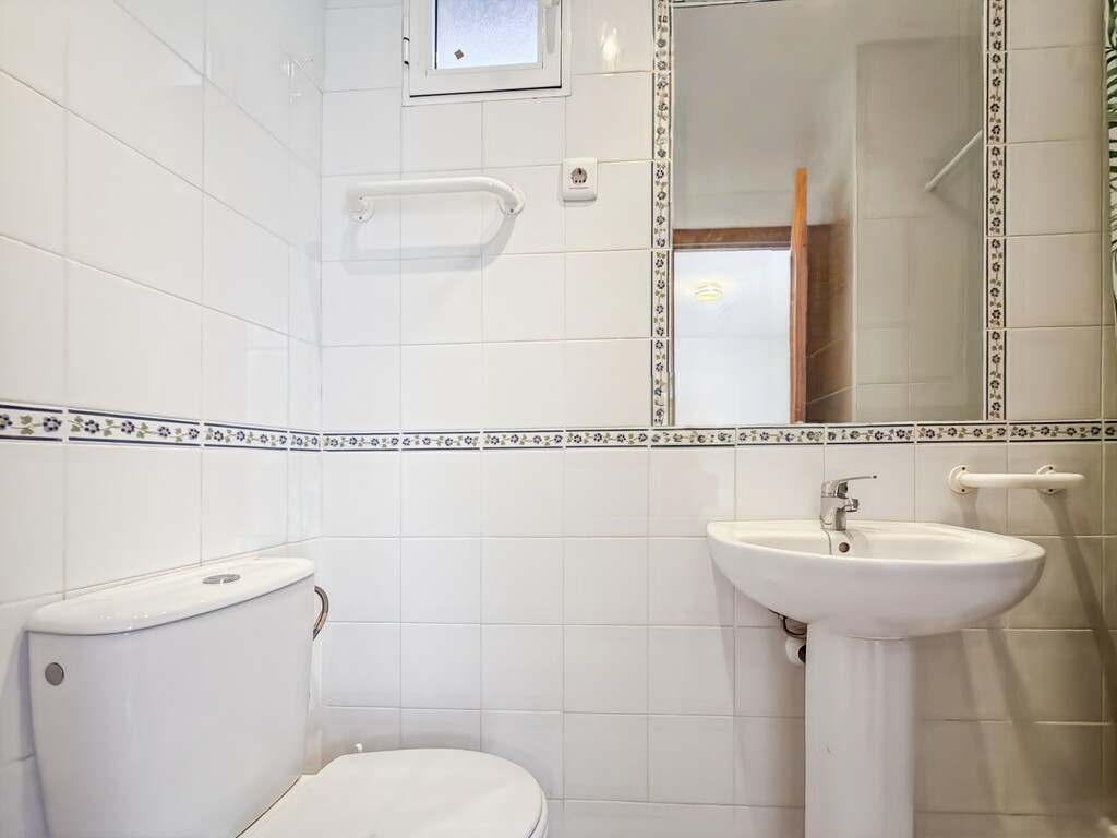 Photo_16_1_8c6d_Easy-Resize.com