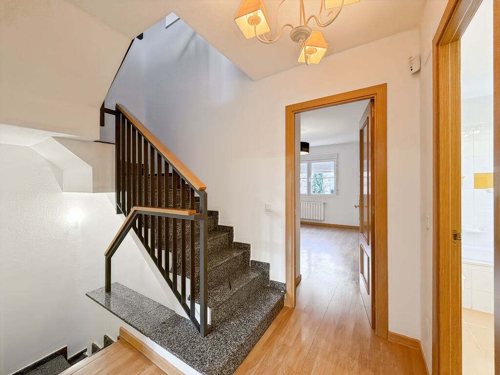 Photo_16_1d2a_Easy-Resize.com