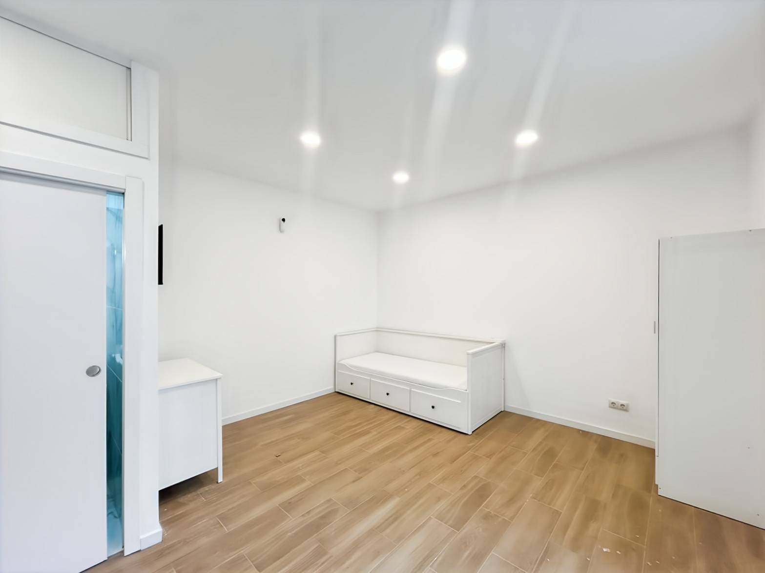 WhatsApp Image 2025-05-05 at 10.31.44 (4)